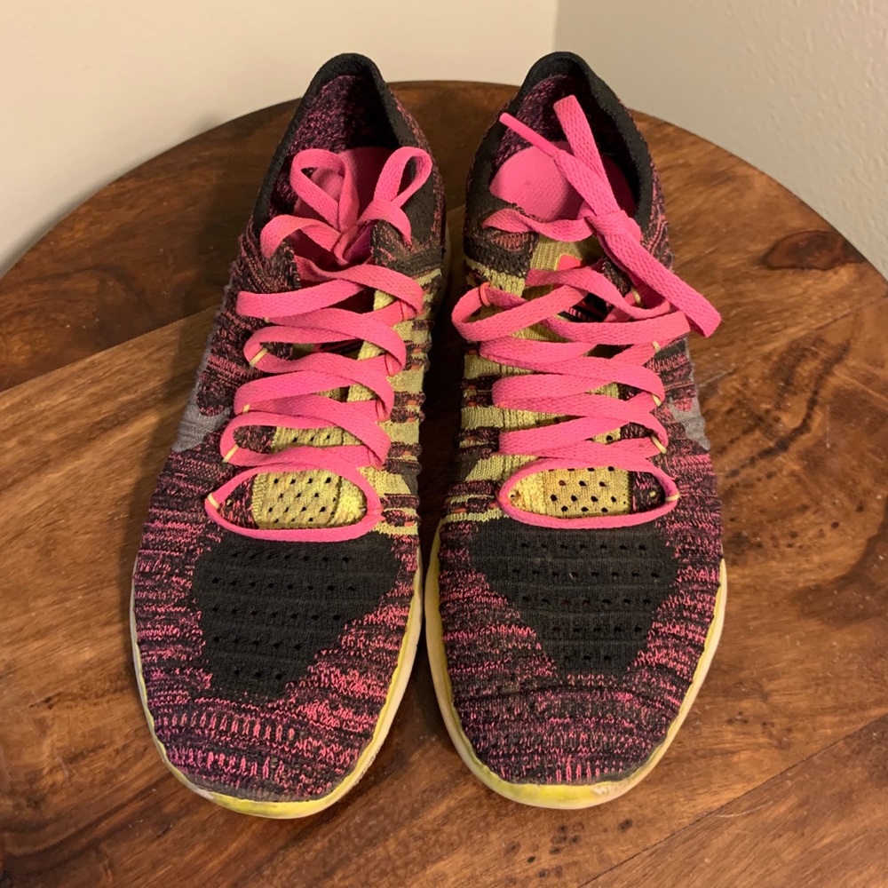Nike RN Flyknit GS “Pink Blast”